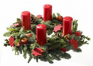 Adventi koszorú, piros gyertya