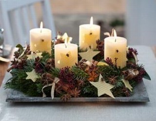 Adventi koszorú, fehér gyertya
